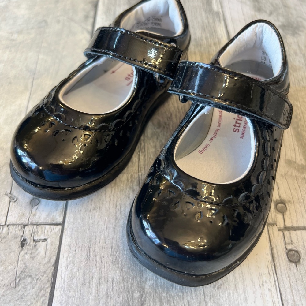 Stride Rite Blk Patent Sz 4